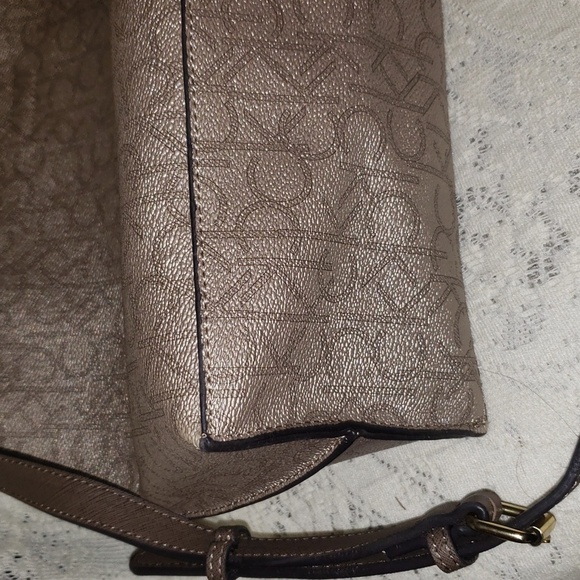 Calvin Klein large tote with detachable shoulder strap - Picture 4 of 10